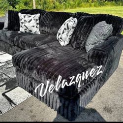 ✅️✅️2 pc black fur like wide welt corduroy sectional sofa with chaise✅️✅️