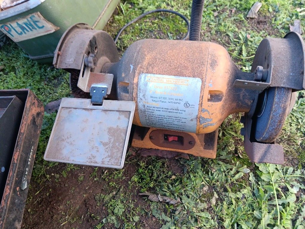 Central Machinery Bench GRINDER.