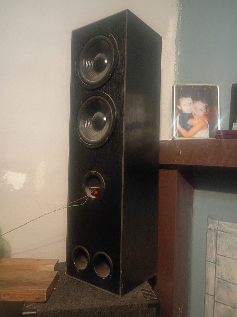 klh Tower 4 way speakers with subs on reverse