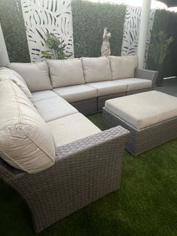 🌴🌴Beautiful 7-piece rattan patio set; the cushions are Sunbrella.