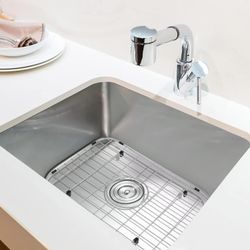 Stainless Steel Sink Grid – 18 7/8" x 12 5/8" with Center Drain D13
