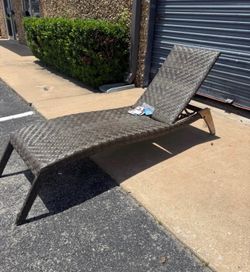 New!! SunVilla Julia Woven Chaise Lounge