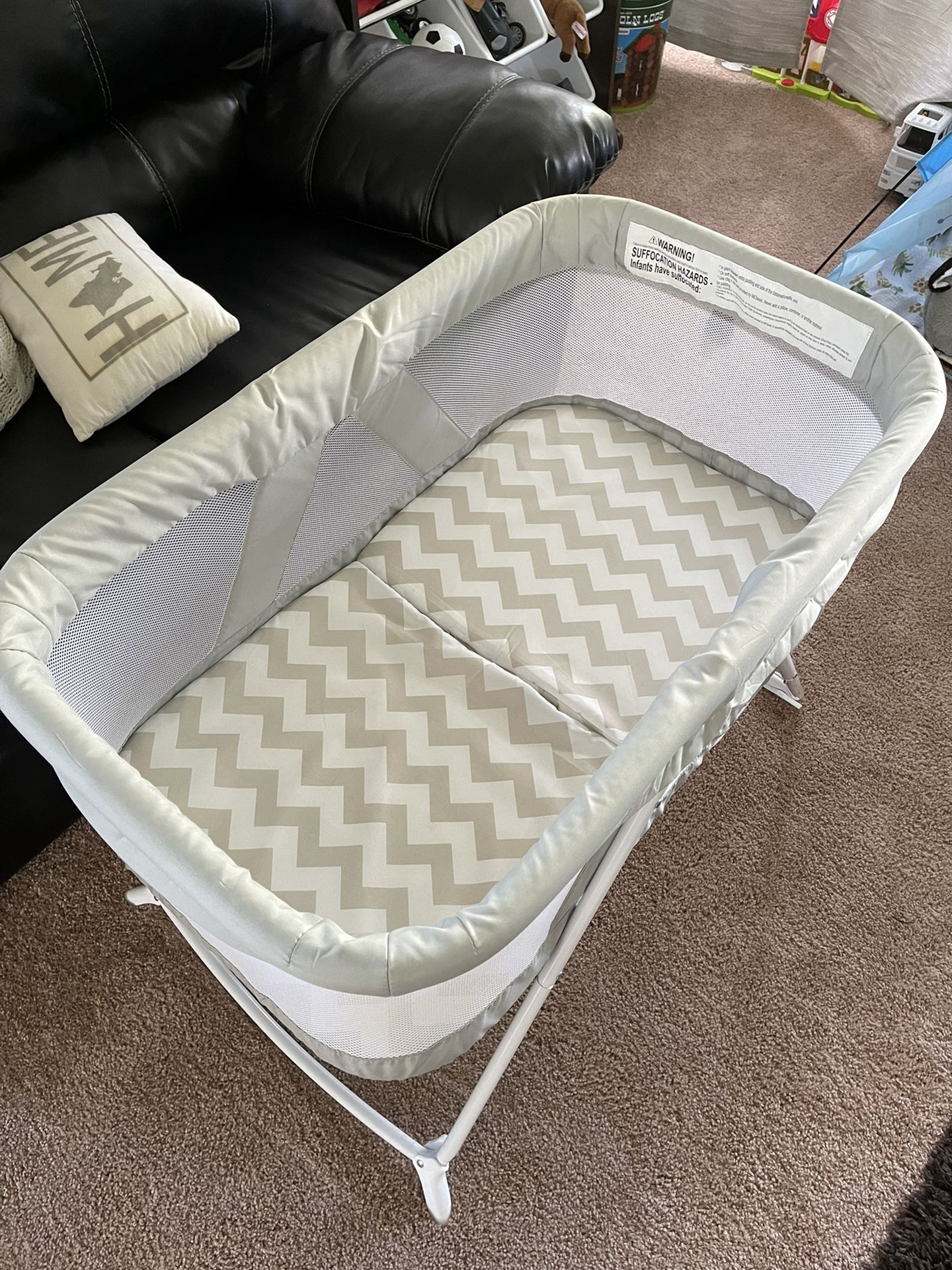 MiClassic Stationary and Rock Bassinet 