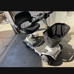 Electric scooter