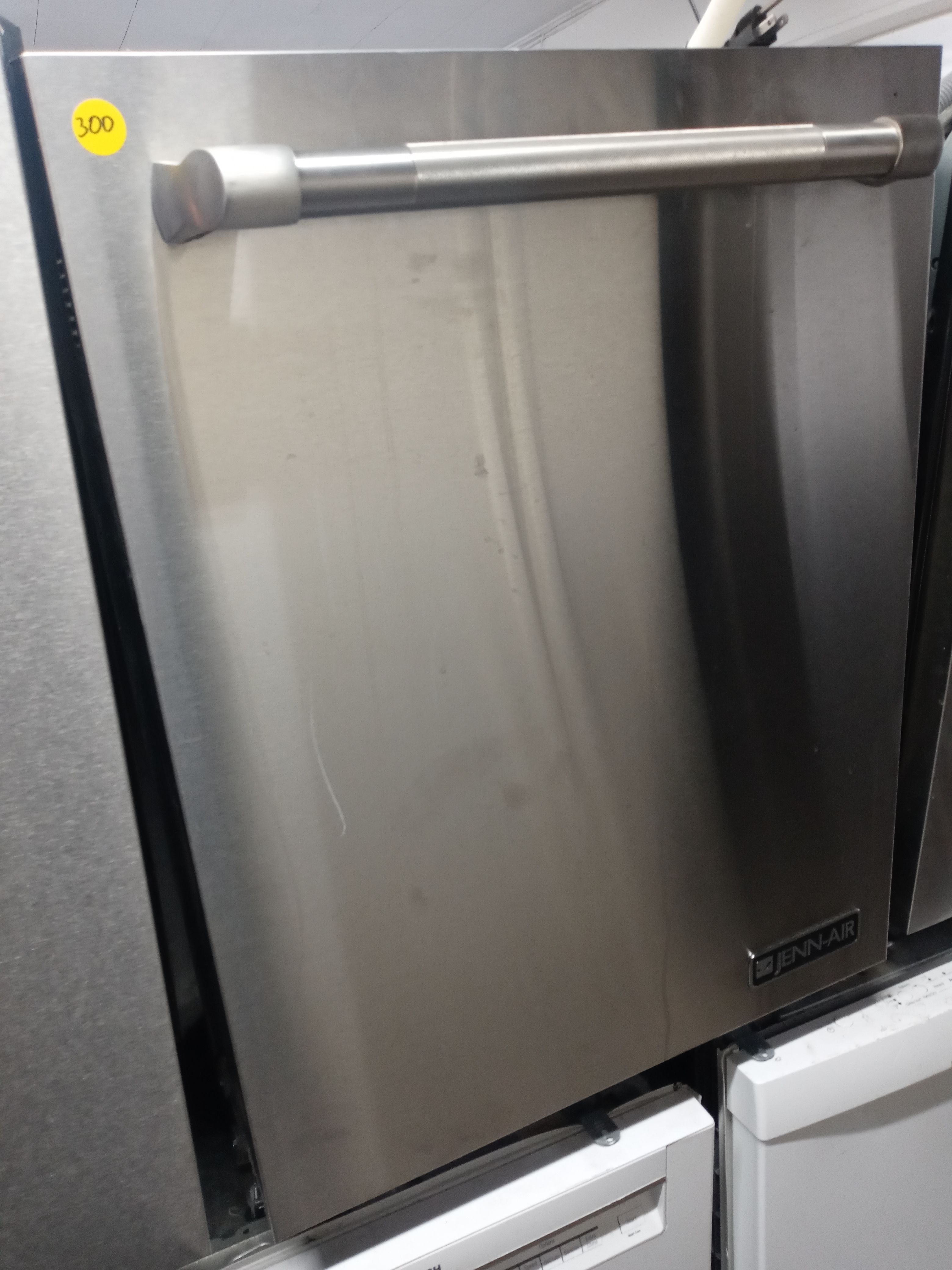 Jenn-Air stainless steel dishwasher with stainless tub - Free delivery