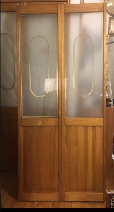 2 Wood Doors Good Condition 80”-18” double ,2 Doors 36”