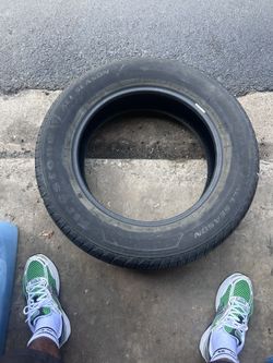 Used Tire ( 215/65R17) All seasons