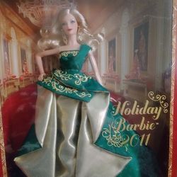 2011 Holiday Barbie Very Beautiful, Pictures Don't Cut It. I'm