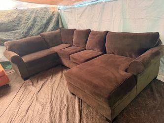 Brown sectional great condition clean we sell, but I’m delivery $40 local