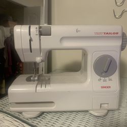 Singer Sewing Machine 