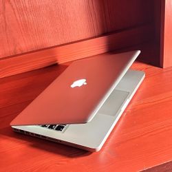 Apple Macbook Pro 13” I5 Processor 8GB RAM 256GB SSD macOS 15.1 Sequoia $140