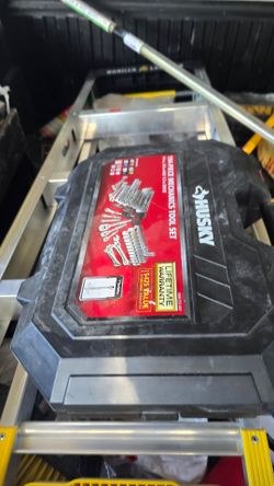 Husky tool set 194 peice