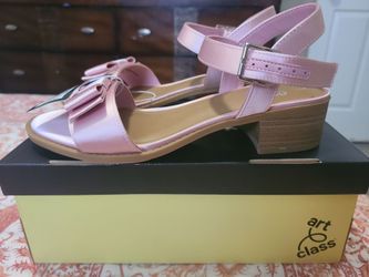 Art class girls shoes size 5 heels