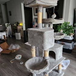 Free Used Cat Tree- West Loop Chicago 