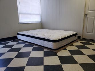 Queen size mattress - can DELIVER almost anywhere for $20 extra - please see all photos and read everything 🙂