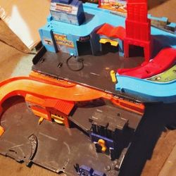 Hot Wheel Garage Play Set 