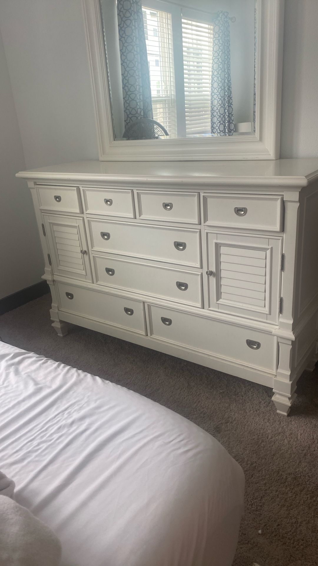 Dresser With Mirror 