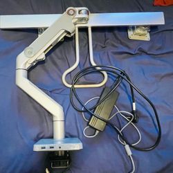 Humanscale Dual monitor arm w m connect charging base