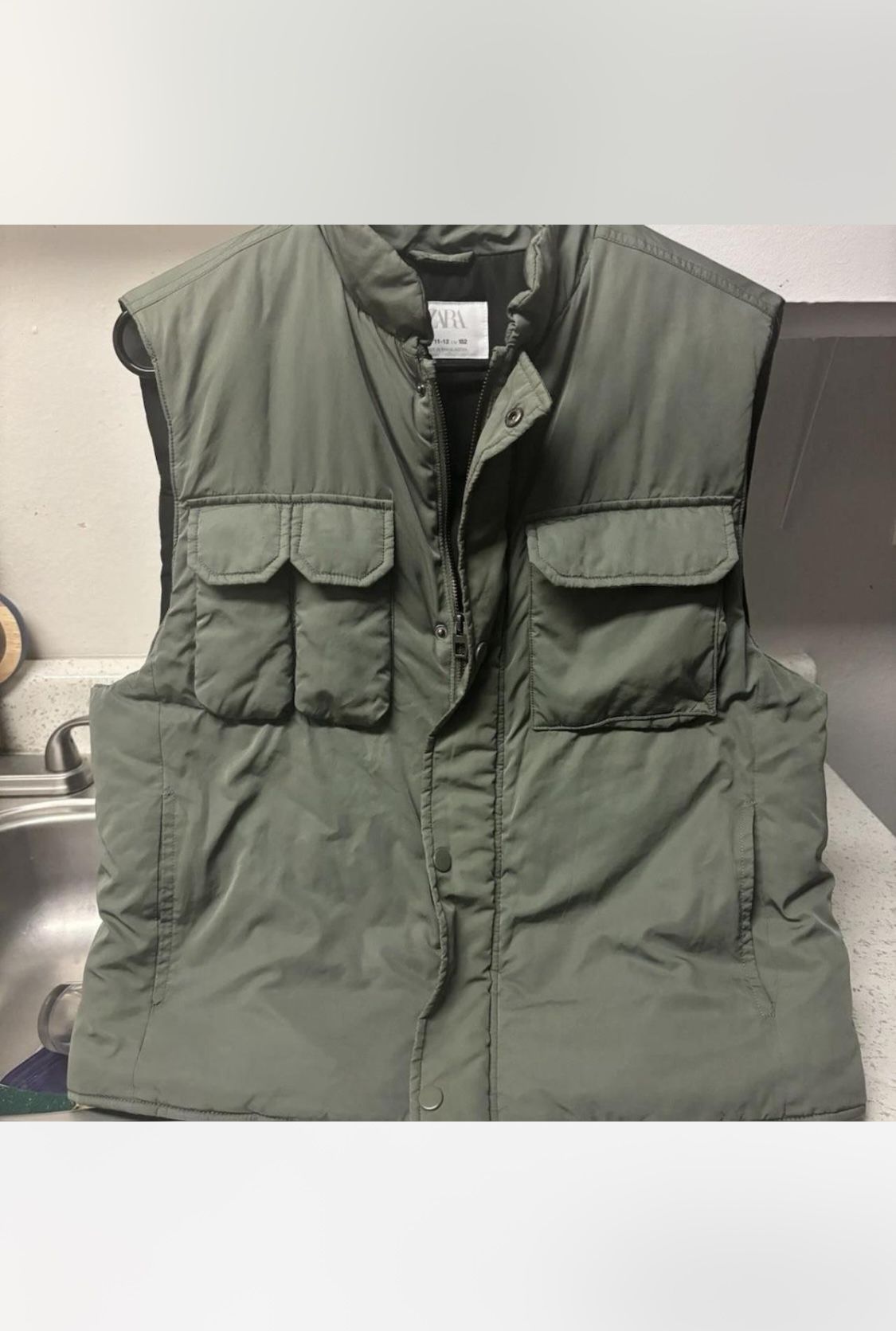 Zara puffer vest jacket Size Medium