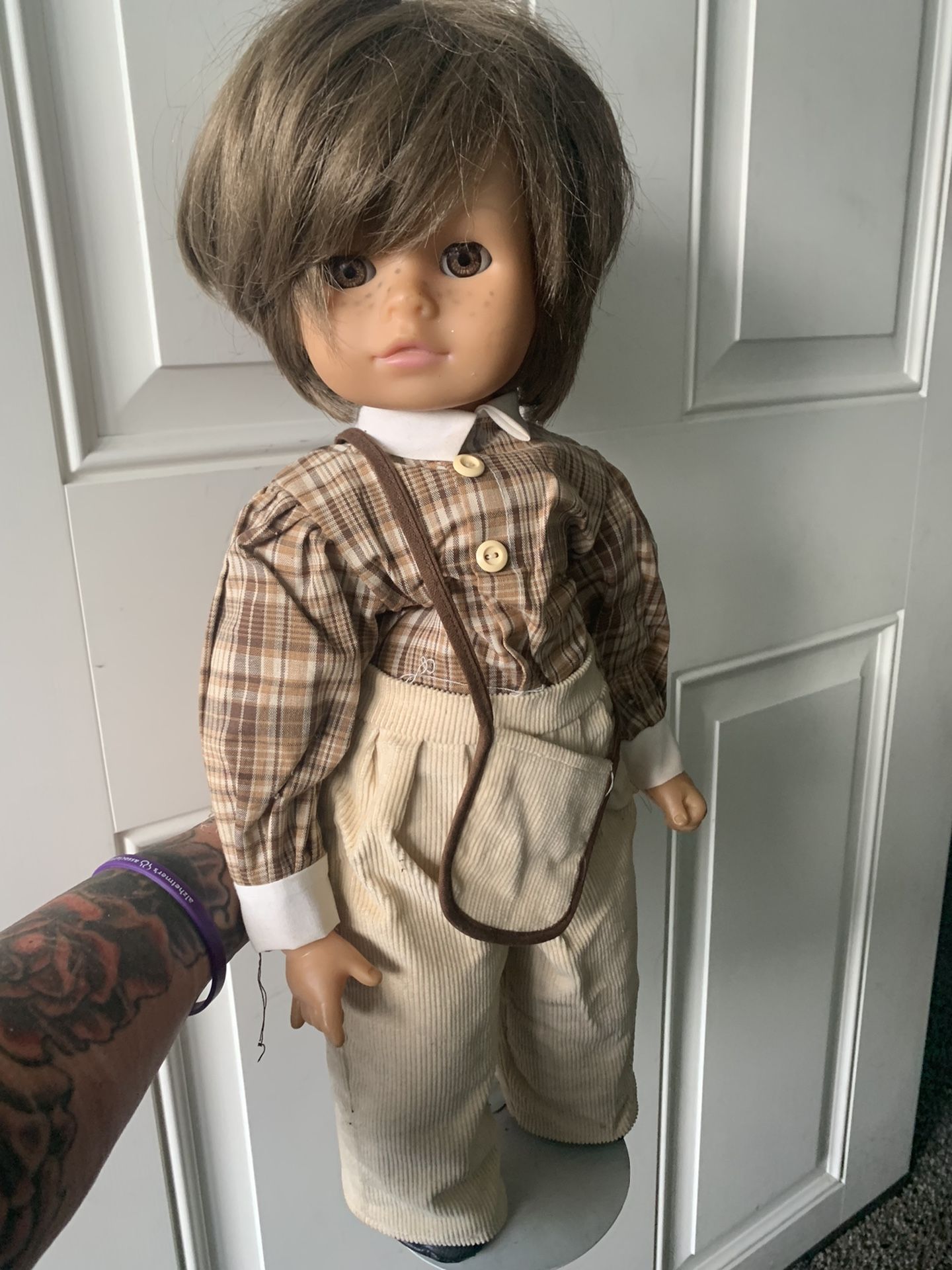 Porcelain Collectible Doll With Dirty Blonde Hair And Tan Outfit With Satchel!