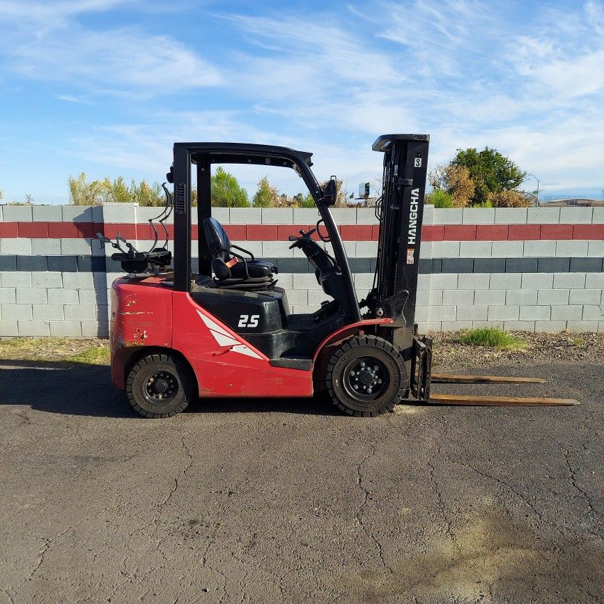 2021 HANGCHA CPYD25 - LOW HOUR 5,000LB PNEUMATIC FORKLIFT W/ SIDE SHIFT