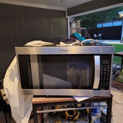 Whirlpool  Microwave New 