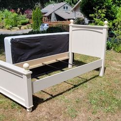 Ashley Furniture Cottage Retreat Twin Bed