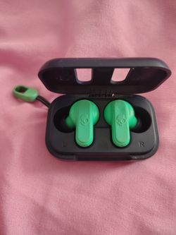 Skullcandy earbuds