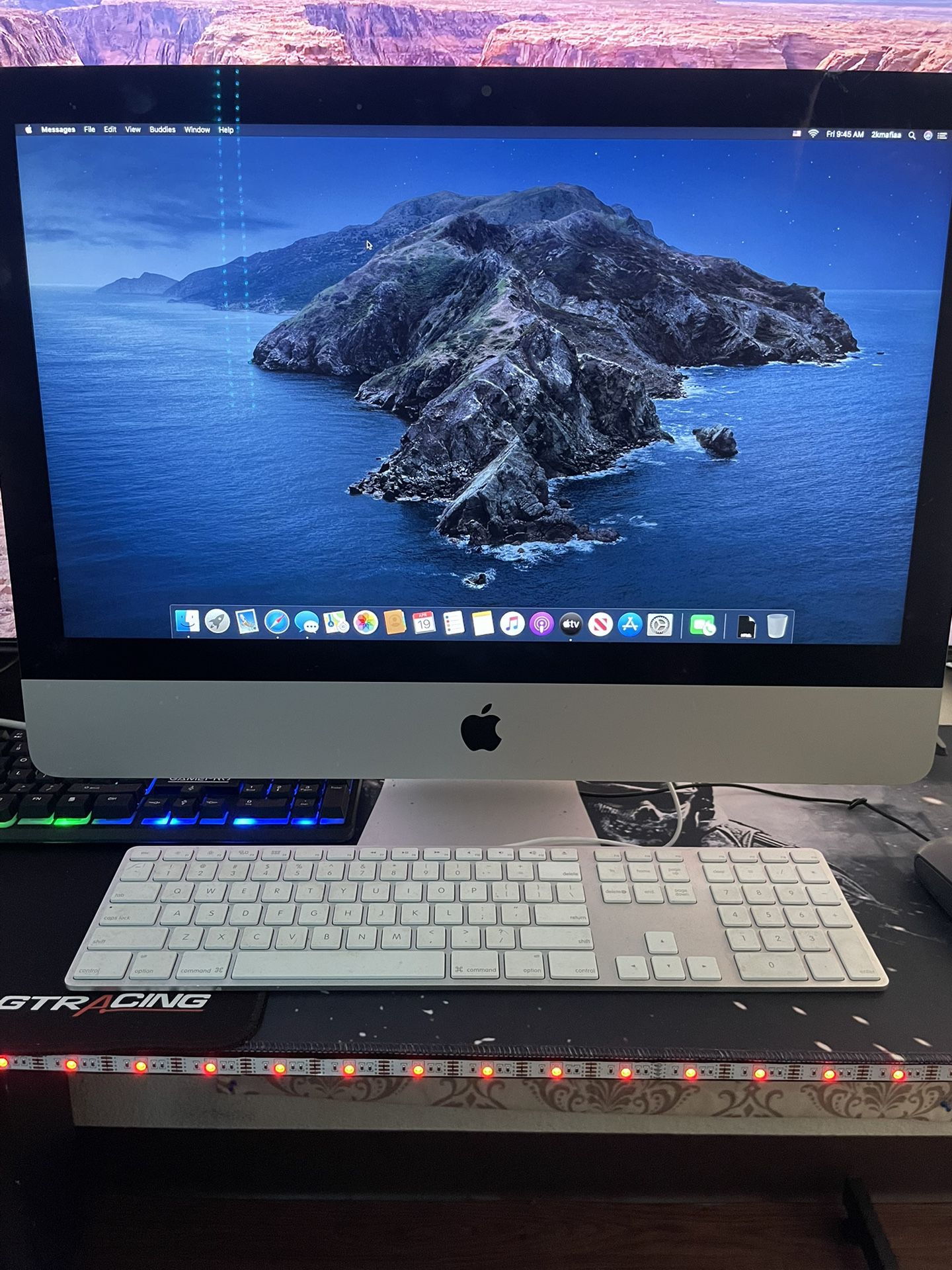 MacBook Desk Top
