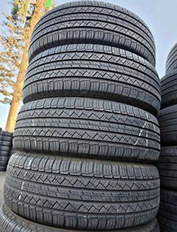 225/65/17 Michelin Vendo un set de llantas  con 80% Vida en excelente condiciones de Vida las 4 🫡🤑
 Selling a set of 4 tires with 80% tread life rem