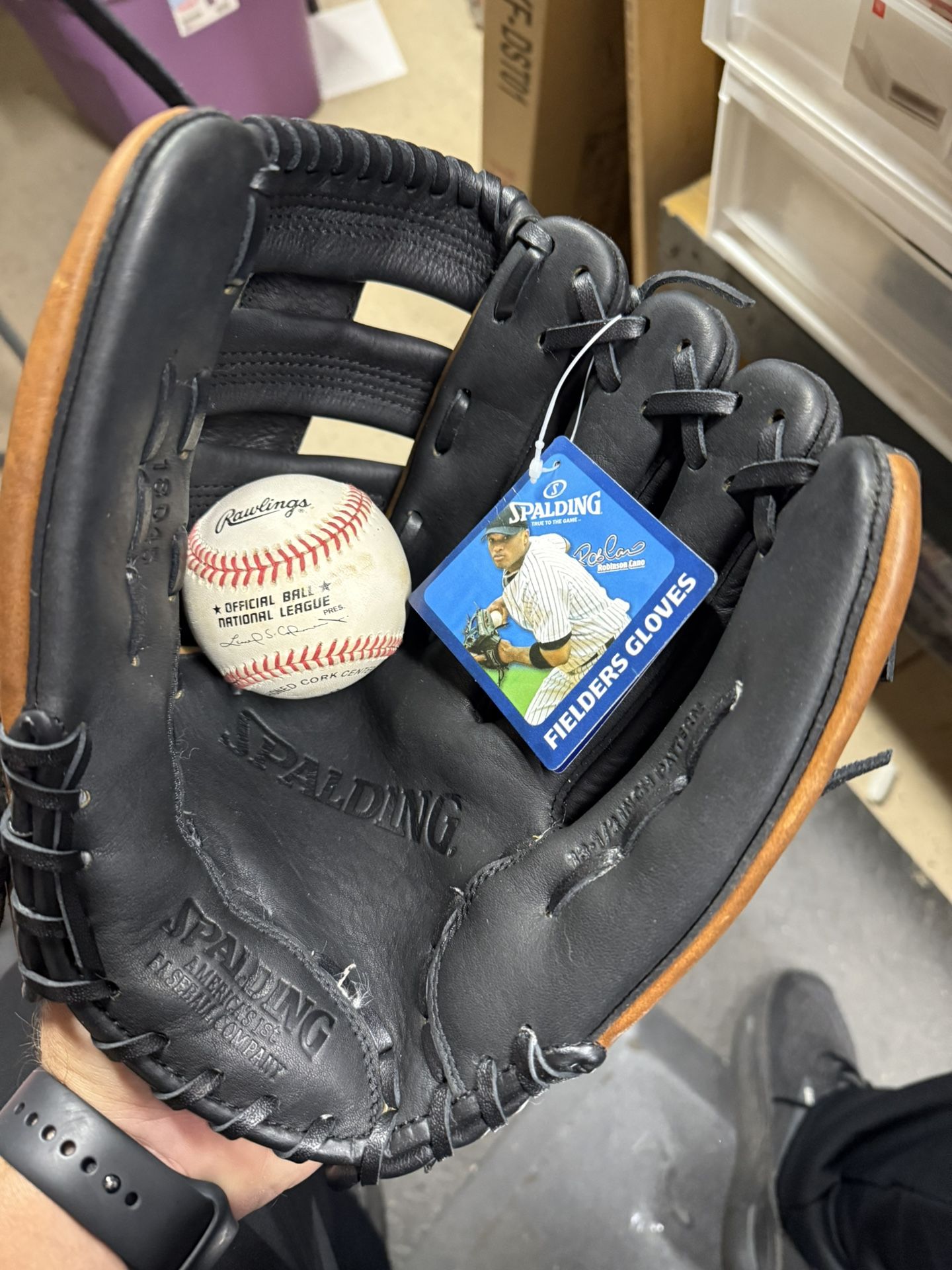 Spalding Baseball Glove RHT Top Grain Leather 13.5” Baseball / Softball New With Tags