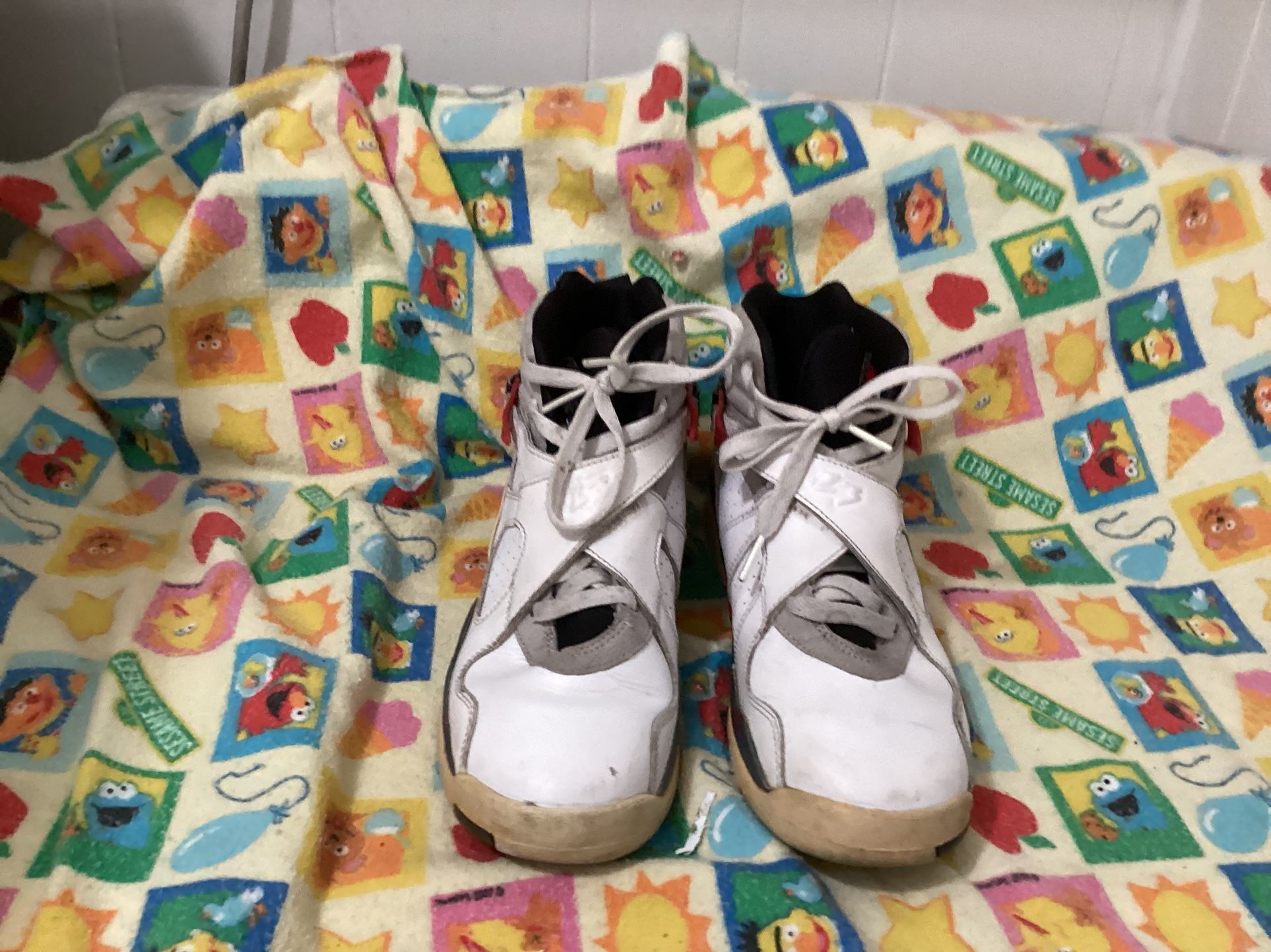 Jordan Youth Sneakers Size 61/2 Boys