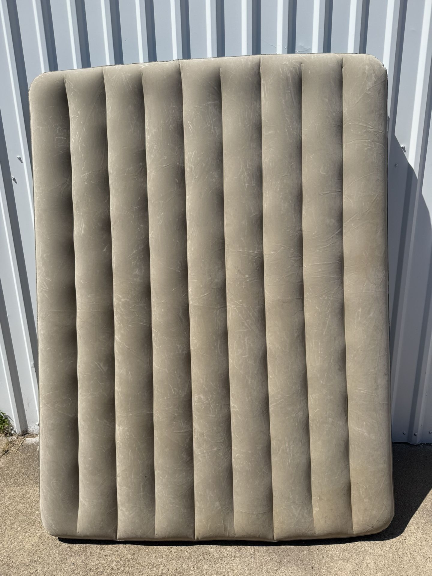 Queen Air Mattress / Colchón Inflable Queen 