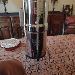 Big Berkey Water Filter w Filters and Stand 