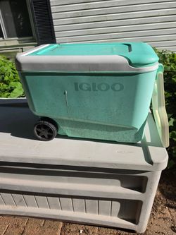 Igloo rolling ice chest.. prices firm