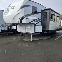 2020 Sportster 331TH13 Toy Hauler