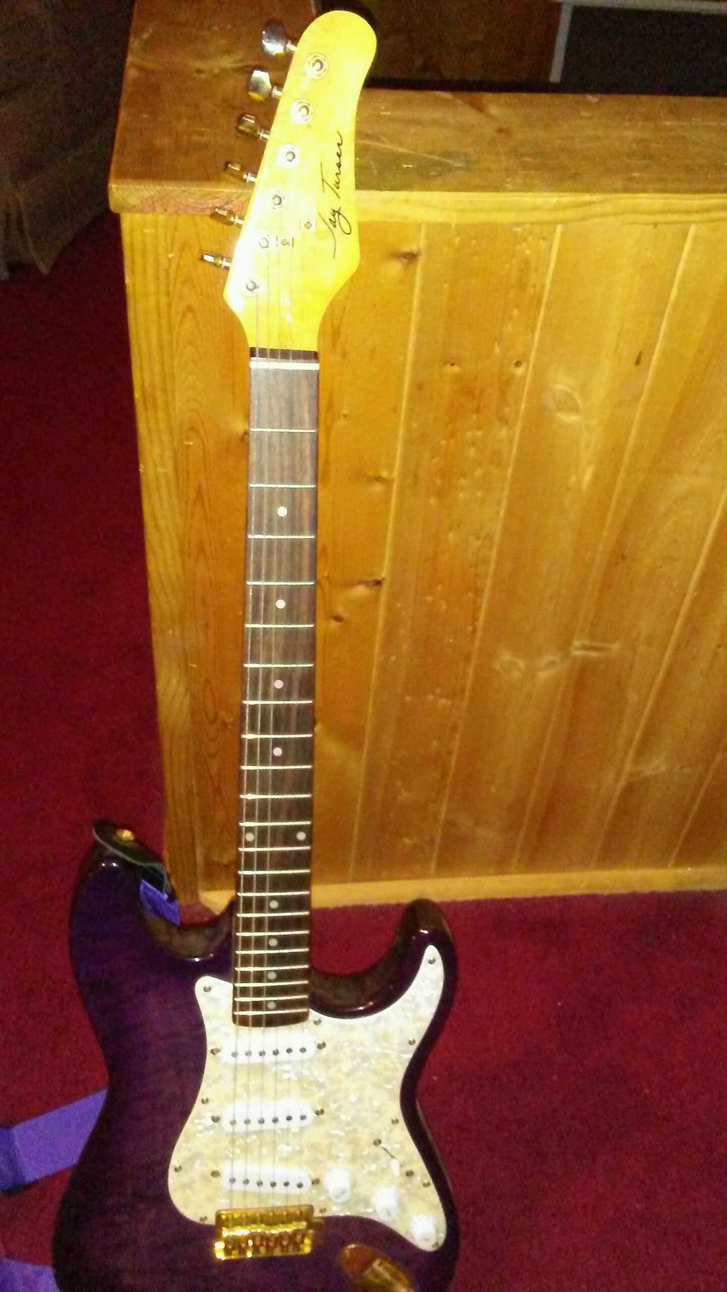 Jay Turser STRAT QUILTED MAPLE TOP purple sunburst JT300QMTPS