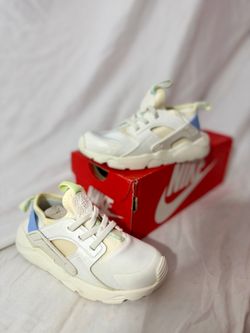 Toddlers Nike Huarache Run Ultra white trainers.