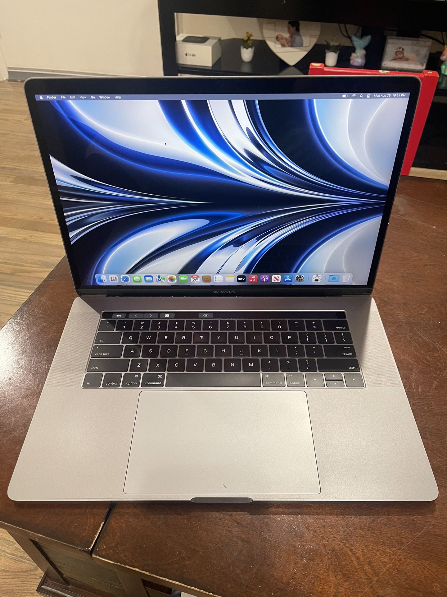 MacBook Pro 15 Inch 2016 2.7GHZ-QUAD-CORE INTEL CORE I7 16gb Of Ram Running macOS Monterrey