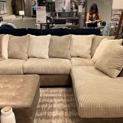 Keskin 2-Piece Sectional with Chaise