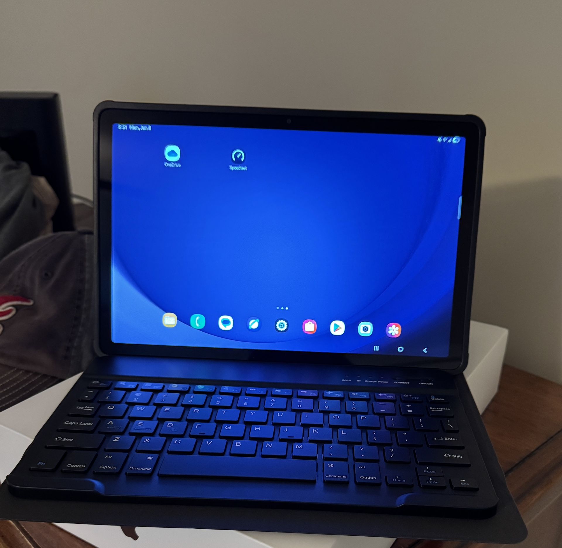 Brand New / Sealed Samsung Galaxy Tab A9 + 5G AND New , Nice Keyboard/ Case ! Also Includes Free 5G Unlimited Service For 6 Months !