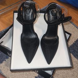 Black Pumps Size 6
