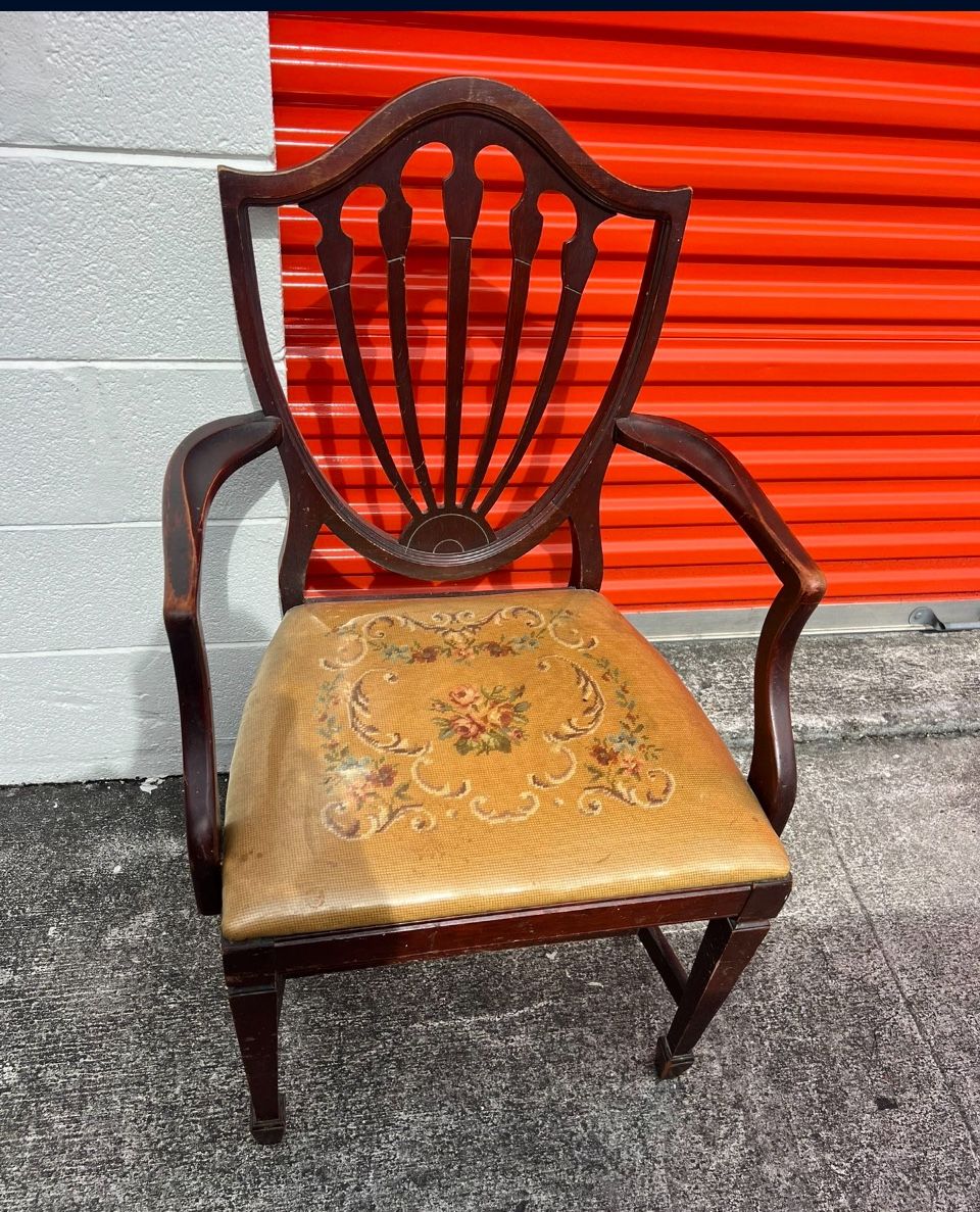 Vintage Antique mahogany Hepplewhite-style shield-back armchair Chair