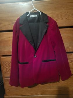 Trajes de Nin̈o (size 9-10)