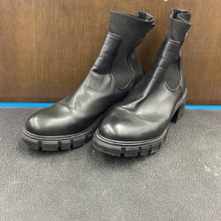 Steve Madden Women’s Boots. Item No 253 (Shopgoodwill)