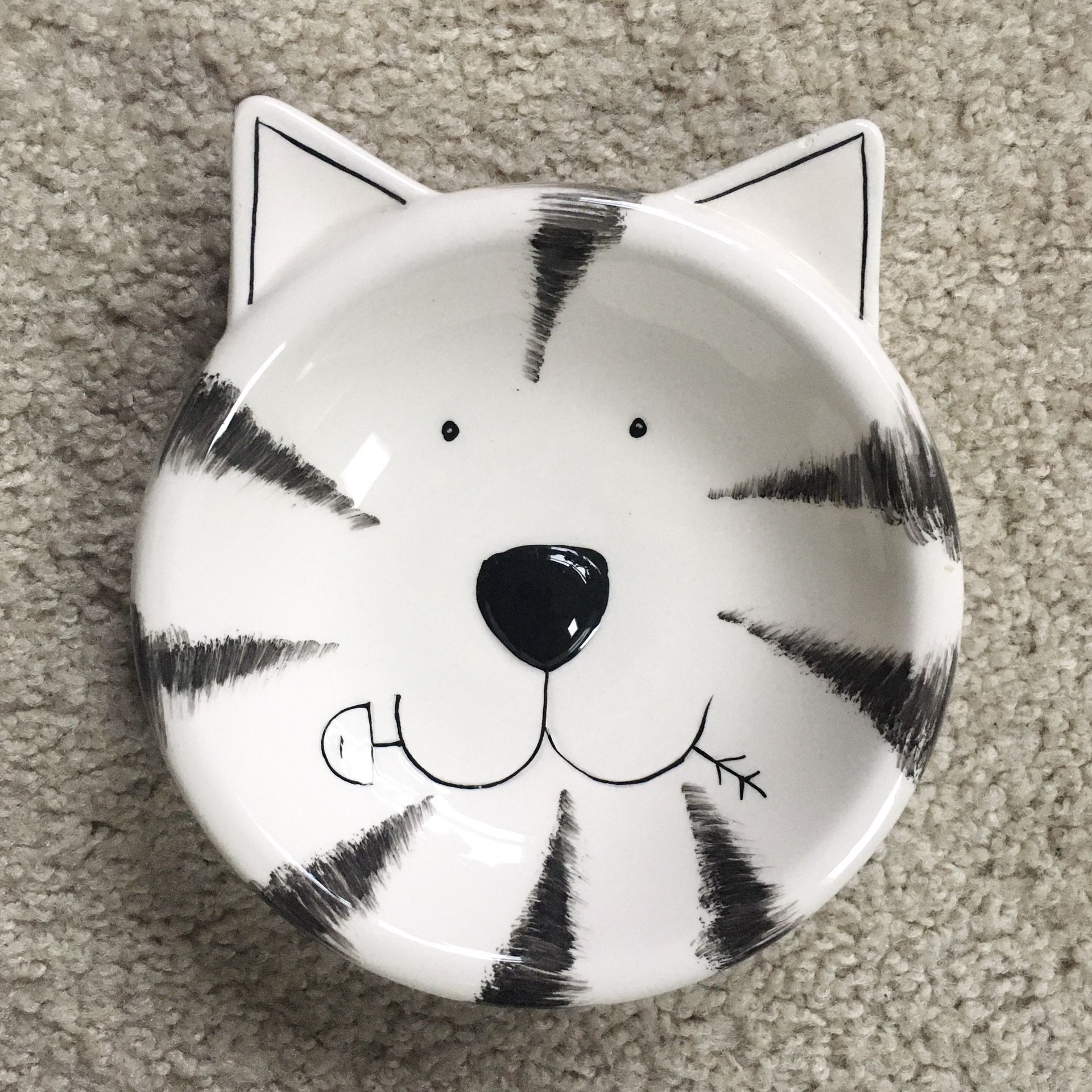 Cat Shaped Ceramic Black and White Food Water Bowl With Eaten Fish 6.5” - NEW!!