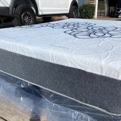 Cal King Bamboo Cool Gel Memory Foam!!