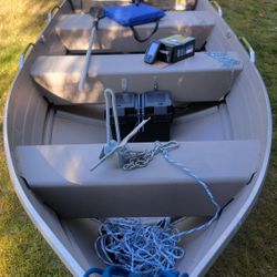 12' Aluminum SmokerCraft Boat With 40lb Thrust MinnKota Electric Motor 