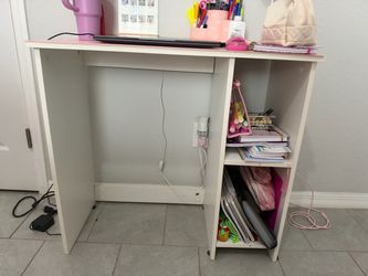 Desk for Sale 🩷 Negotiable