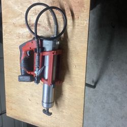 Milwaukee Grease Gun M12